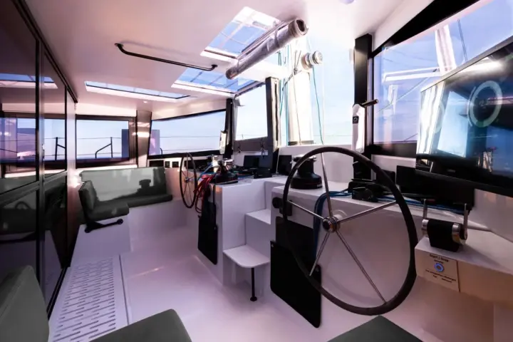 cockpit-2-second-star-uai-720x480